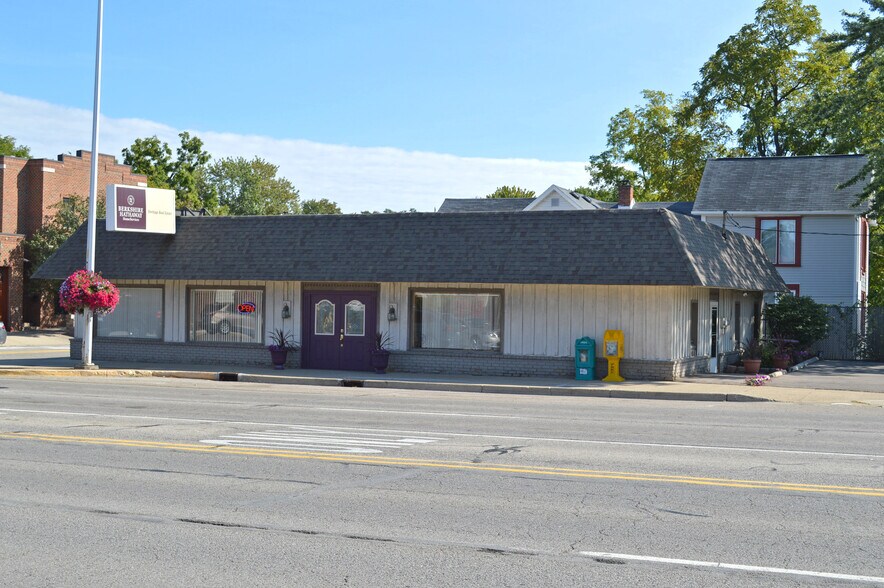 More Photos Of 201 E Grand River Ave, Brighton Freestanding For Lease