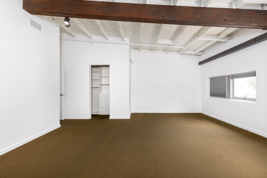 More Photos Of 2100 Abbot Kinney Blvd, Venice Office For Lease