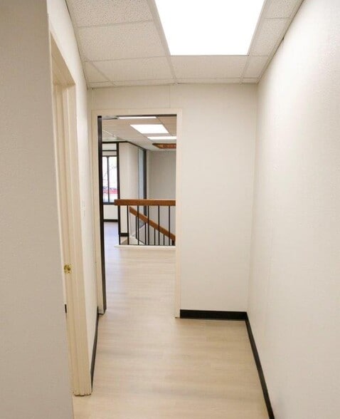 More Photos Of 9818 Whithorn Dr, Houston Office For Sale