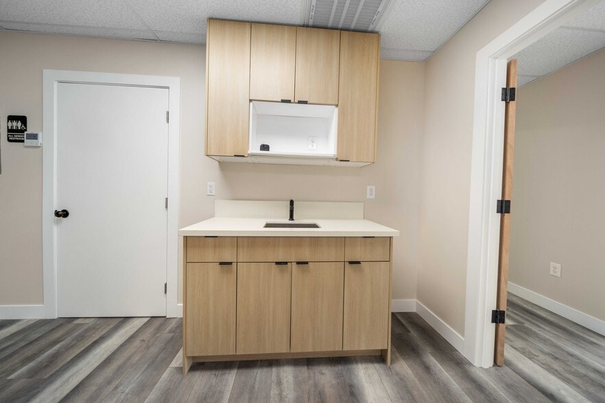 More Photos Of 465 E Palmdale Blvd, Palmdale Loft Creative Space For Lease