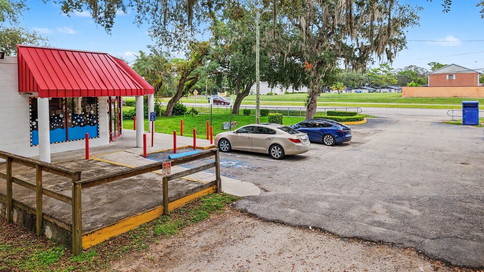 More Photos Of 12712 56th St N, Temple Terrace Freestanding For Sale