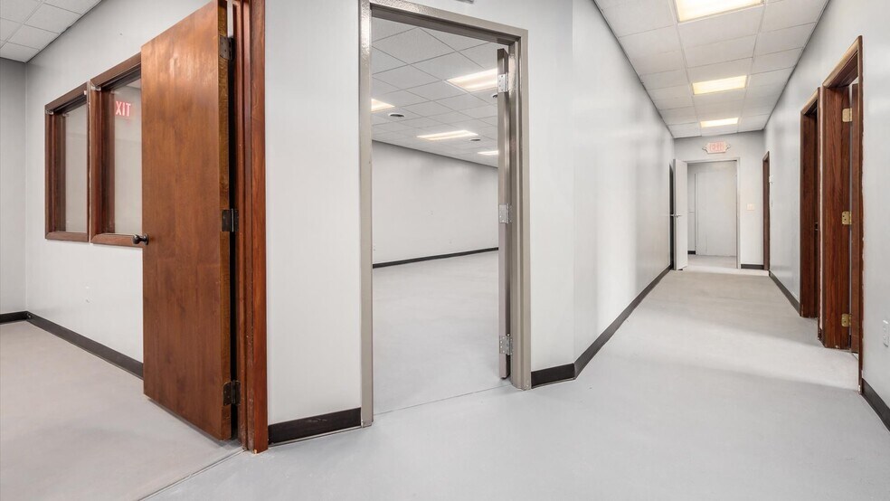 More Photos Of 1101 Woodlawn Ave, Cambridge Warehouse For Sale