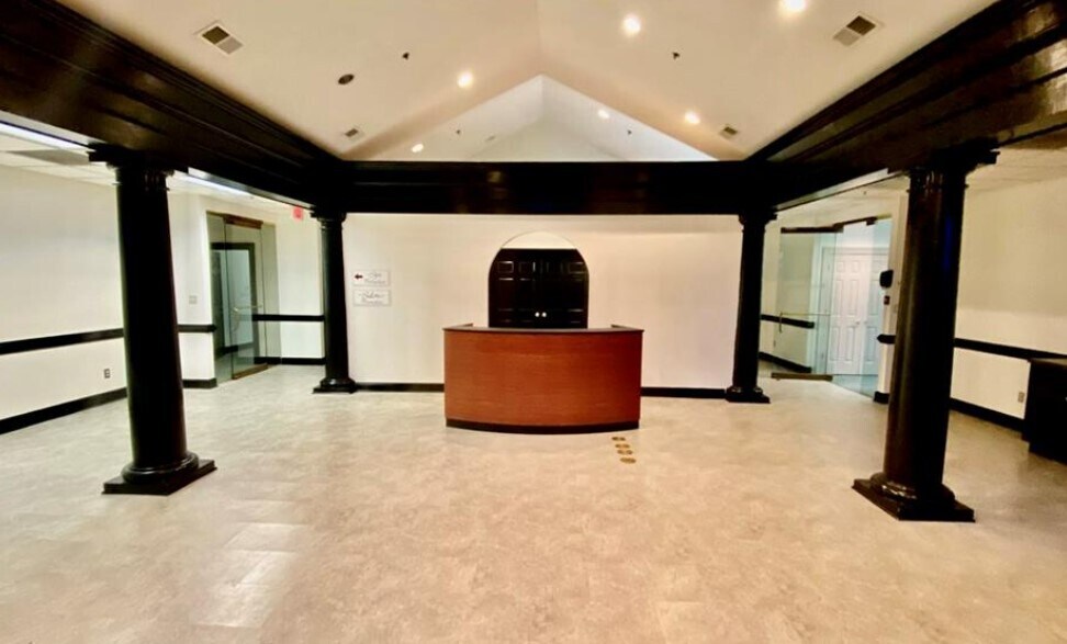 More Photos Of 1514 Holland Rd, Suffolk Office Residential For Lease