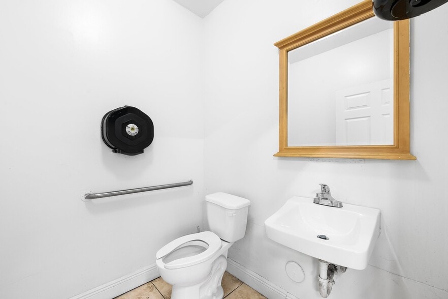 More Photos Of 3501-3531 NW 19th St, Fort Lauderdale Unknown For Lease