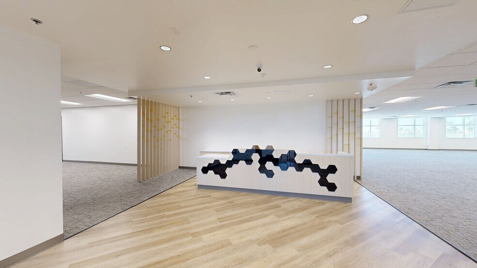 Primary Photo Of 690 N Cofco Center Ct, Phoenix Medical For Lease