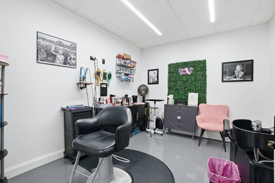 More Photos Of 116-118 S Water St, Wilmington Storefront Retail Office For Sale