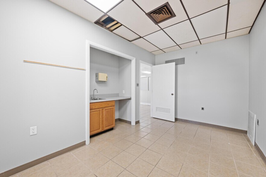 More Photos Of 325 Bridge St, Old Forge Manufacturing For Lease