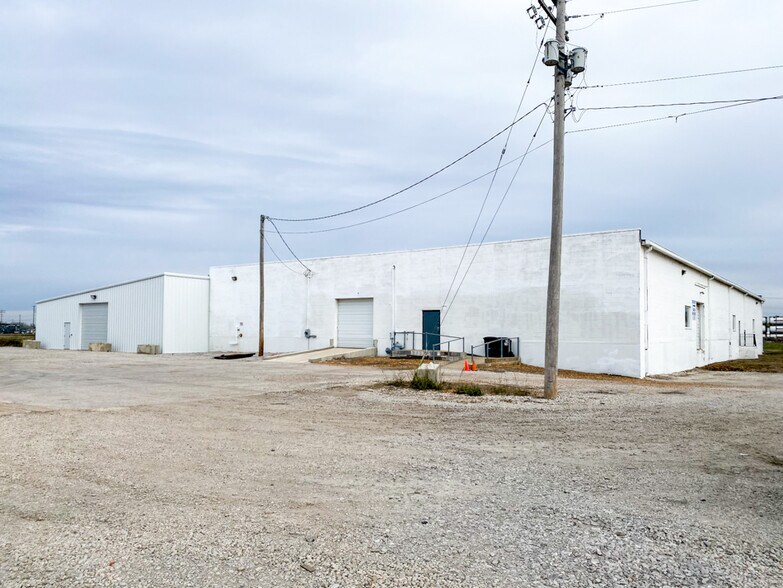 Primary Photo Of 955 N 1st St, Fairmont City Warehouse For Sale
