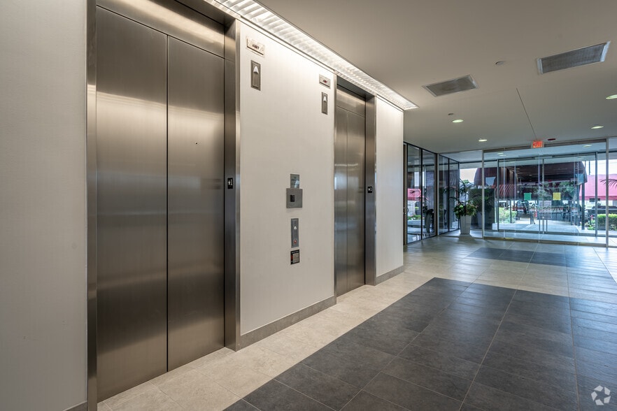 More Photos Of 12600 N Featherwood Dr, Houston Office For Lease