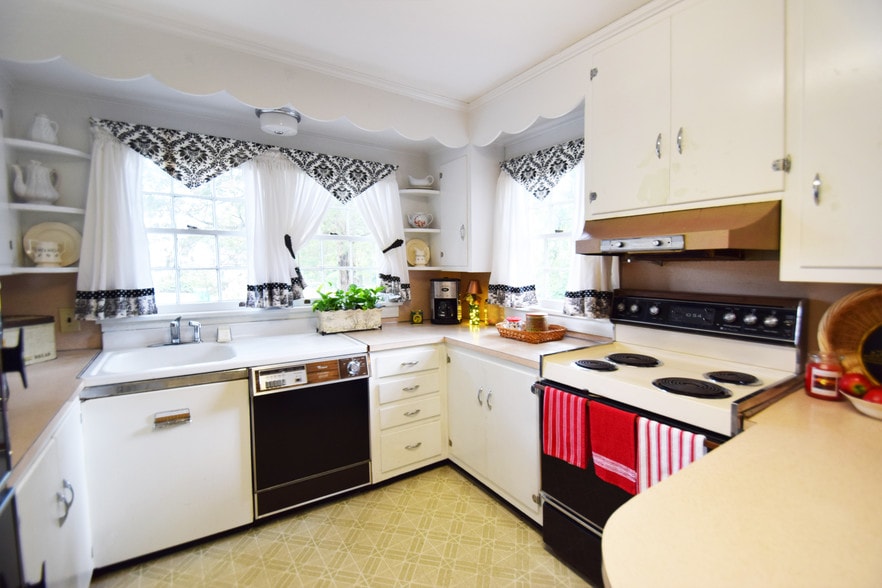 More Photos Of 2306 S Cannon Blvd, Kannapolis Office Residential For Sale