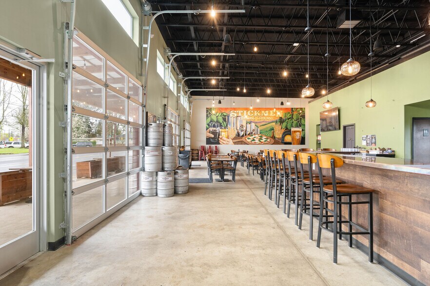 More Photos Of 1031 NE Lafayette Ave, Mcminnville Restaurant For Sale