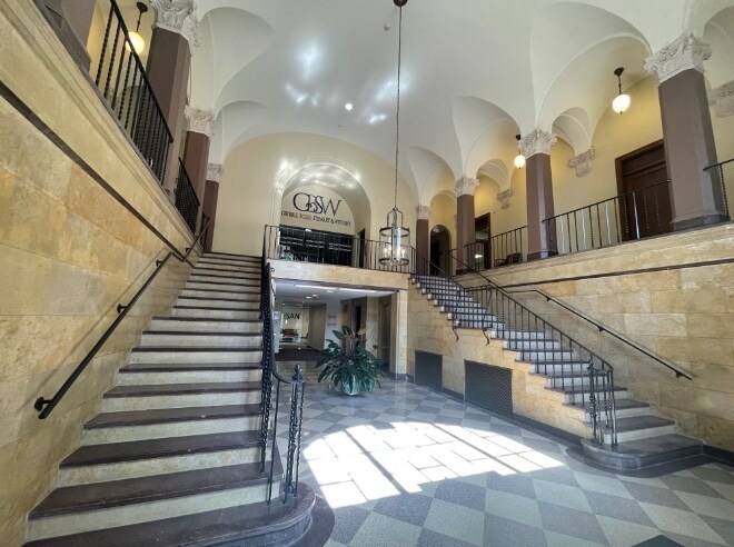 More Photos Of 2015 Grand Ave, Des Moines Medical For Sale
