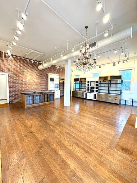 More Photos Of 4000 Magazine St, New Orleans General Retail For Lease