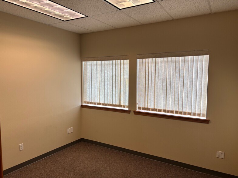 More Photos Of 2805 Saint Andrews Loop, Pasco Office For Lease