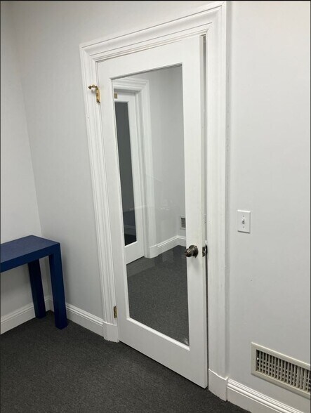 More Photos Of 27 Pine St, New Canaan Coworking Space