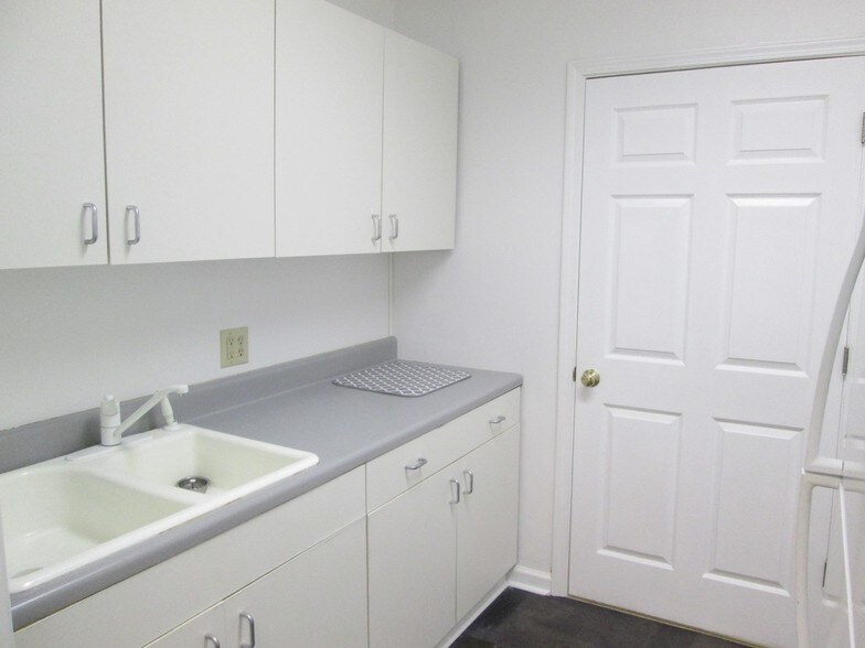 More Photos Of 3867 Holcomb Bridge Rd, Peachtree Corners Office For Lease