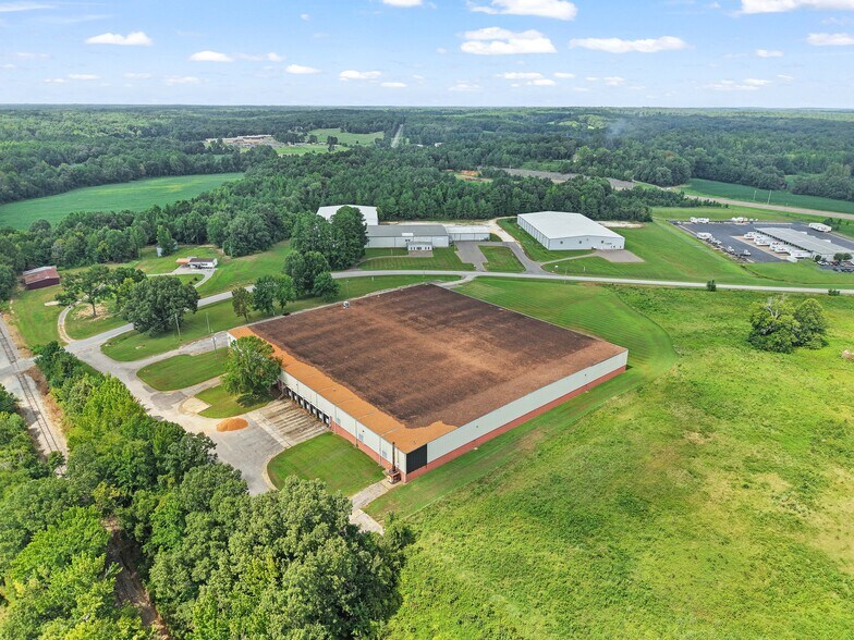 More Photos Of 479 Swanson Dr, Dresden Manufacturing For Lease