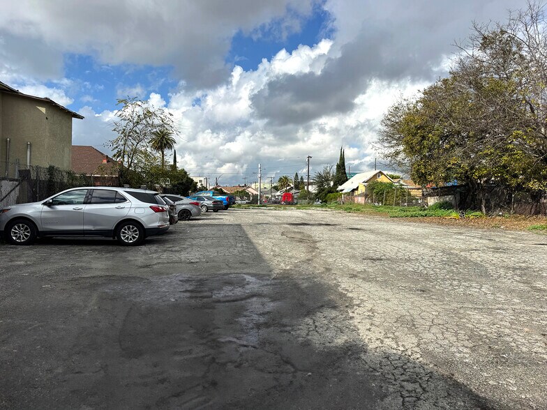 More Photos Of 663 E 22nd St, Los Angeles Manufacturing For Lease