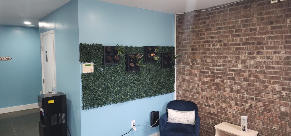 More Photos Of 4015 Fawnbrooke Dr, Indian Trail Veterinarian Kennel For Sale