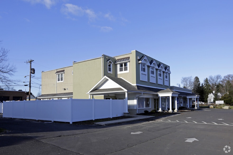 More Photos Of 967-969 Street Rd, Southampton Freestanding For Lease