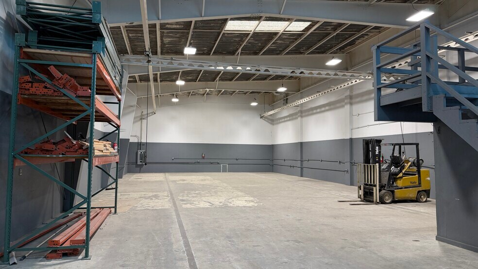 More Photos Of 1433 Yosemite Ave & 1430 Armstrong Ave, San Francisco Manufacturing For Lease