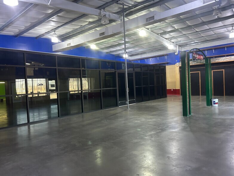 More Photos Of 6006 Ayers St, Corpus Christi Freestanding For Lease