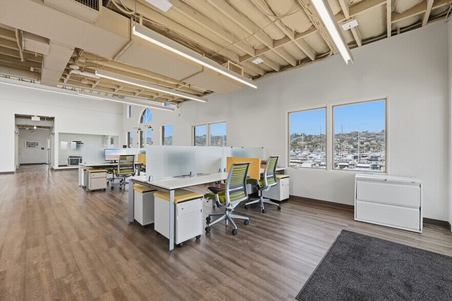 More Photos Of 1551 Shelter Island Dr, San Diego Hotel For Lease
