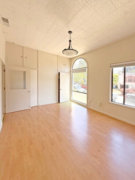 More Photos Of 1821 Catalina Ave, Berkeley Religious Facility For Lease