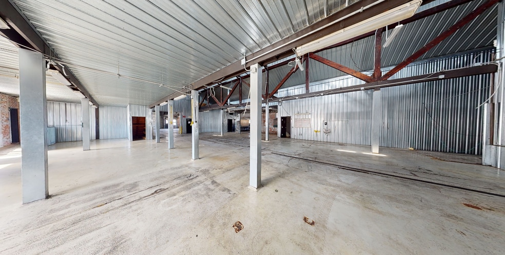 More Photos Of 5764 Wheeler Rd, Indianapolis Showroom For Lease