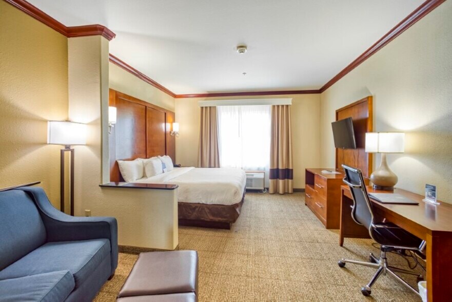 More Photos Of 3606 89th St, Galveston Hotel For Sale