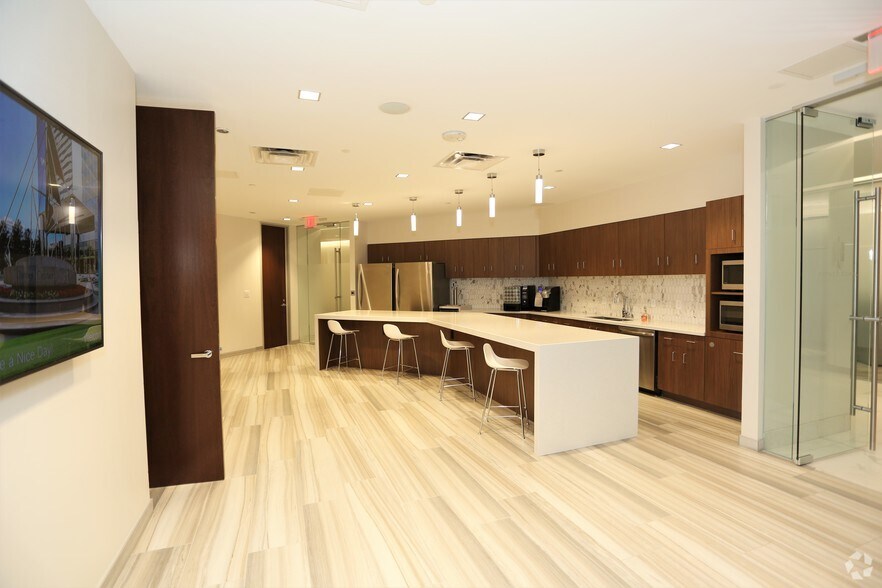 More Photos Of 901 E Cary St, Richmond Office For Lease