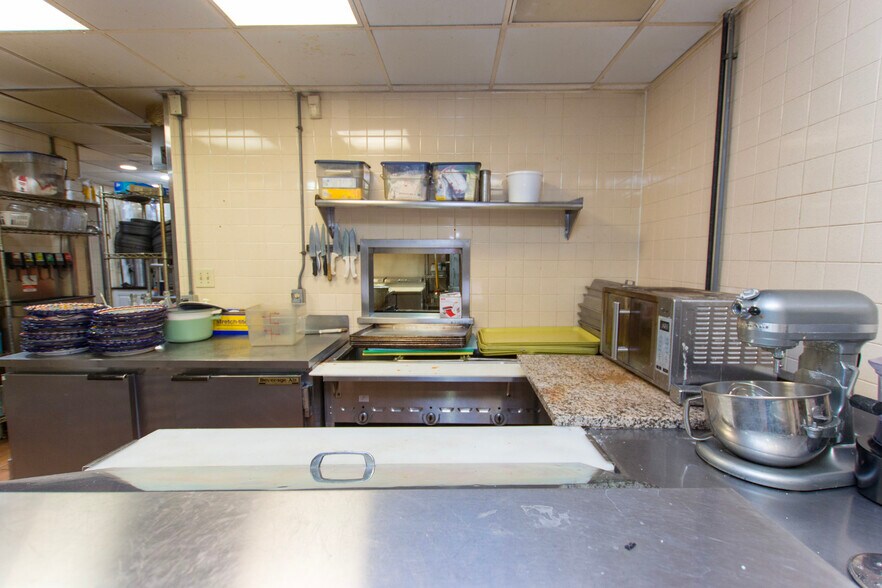 More Photos Of 11505 S Memorial Pky, Huntsville Storefront For Sale