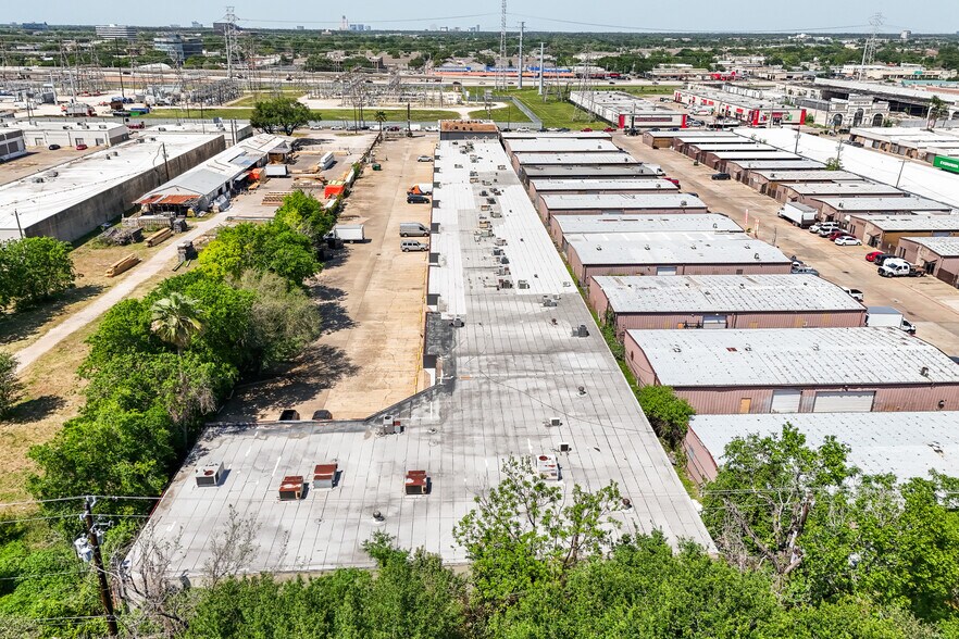 More Photos Of 9931 Harwin Dr, Houston Warehouse For Lease
