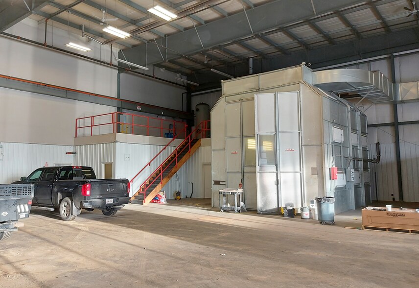 More Photos Of 106 Queensland Cres Bay #150, Red Deer County Light Distribution For Lease