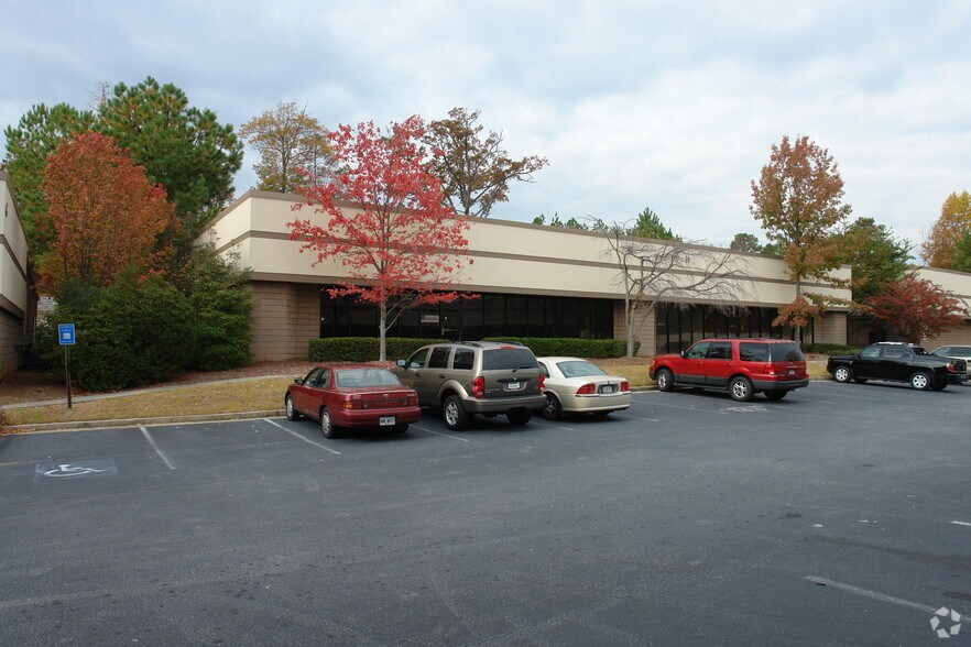 More Photos Of 3120 Medlock Bridge Rd, Peachtree Corners Light Distribution For Lease