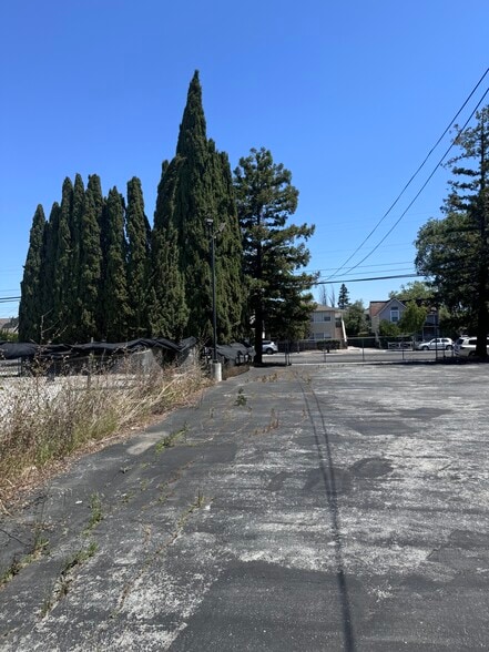 More Photos Of 1003 Arguello St, Redwood City Manufacturing For Lease