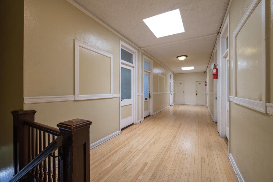 More Photos Of 810 N Avalon Blvd, Wilmington Storefront For Sale