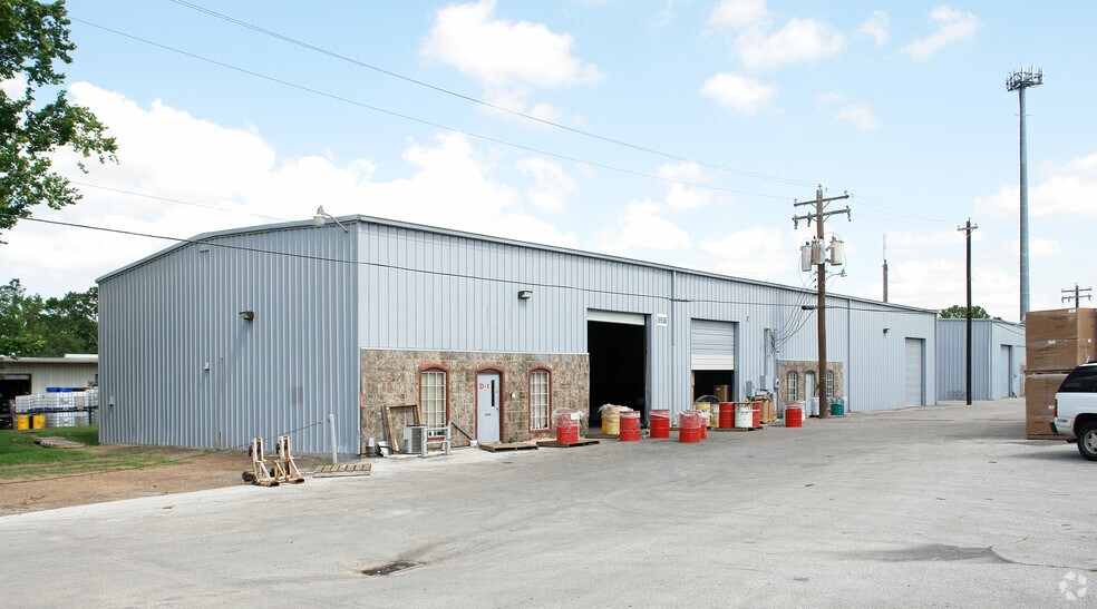 More Photos Of 8918 Spring Branch Dr, Houston Unknown For Lease