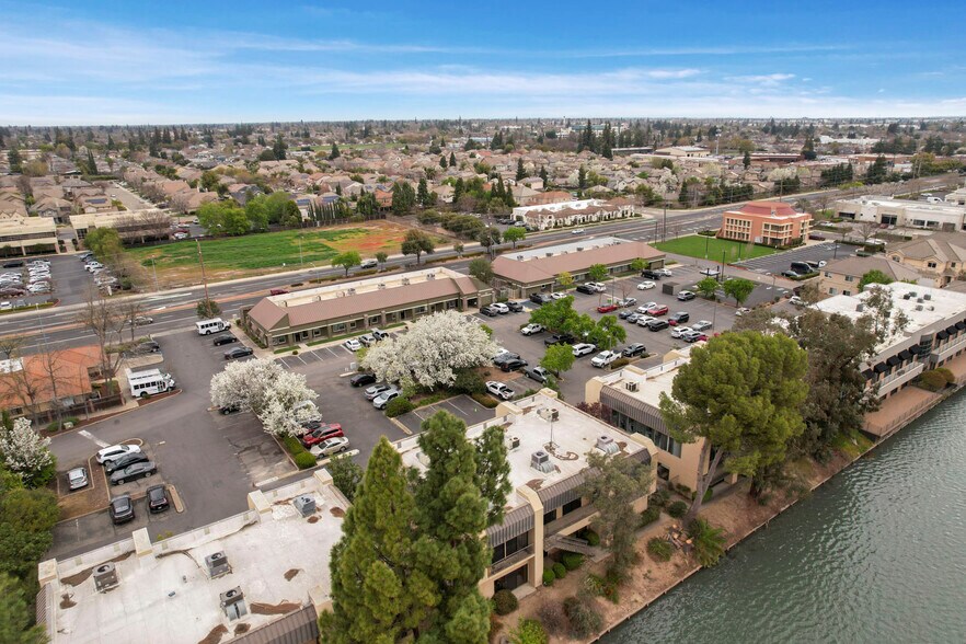 More Photos Of 1820 W Kettleman Ln, Lodi Office For Sale