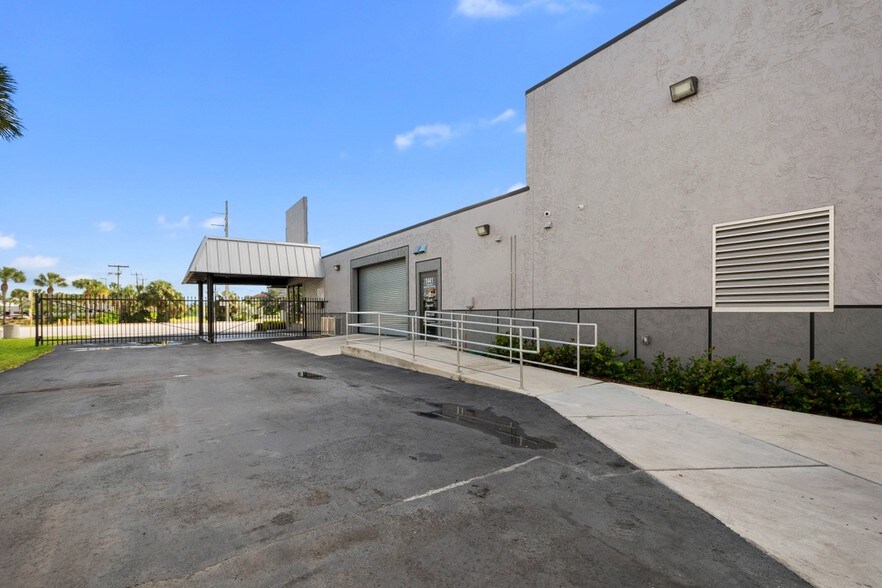 More Photos Of 1441 S Powerline Rd, Pompano Beach Auto Dealership For Lease