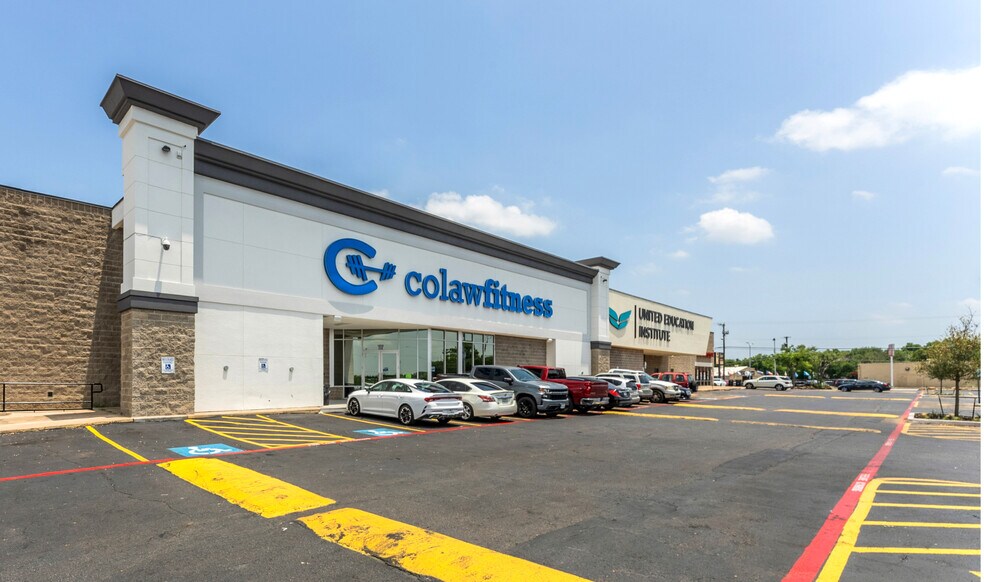 More Photos Of 1050 N Westmoreland Rd, Dallas Unknown For Lease