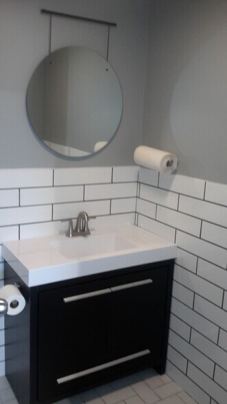 More Photos Of 854 Boyd Ave, Ottawa Warehouse For Lease