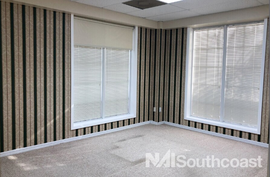 More Photos Of 7000 SE Federal Hwy, Stuart Office For Lease