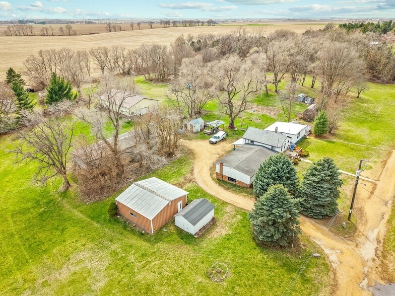 More Photos Of 2280 S Rock City Rd, Ridott Multifamily For Sale