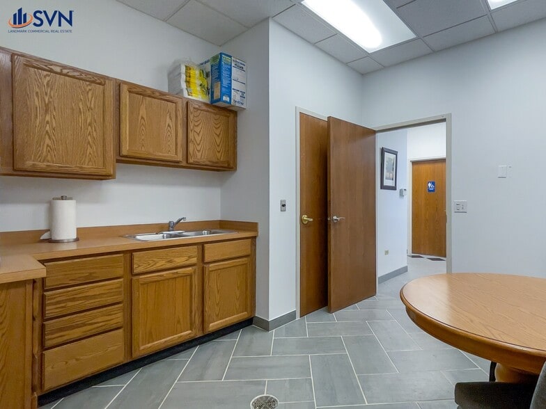 More Photos Of 415 S Main St, Elburn General Retail For Sale