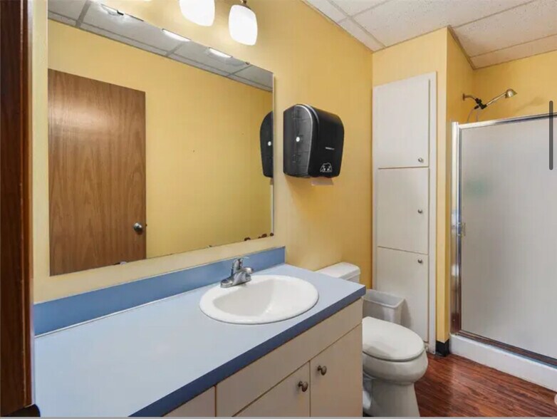 More Photos Of 150 Ryan Rd, Buckley Veterinarian Kennel For Lease