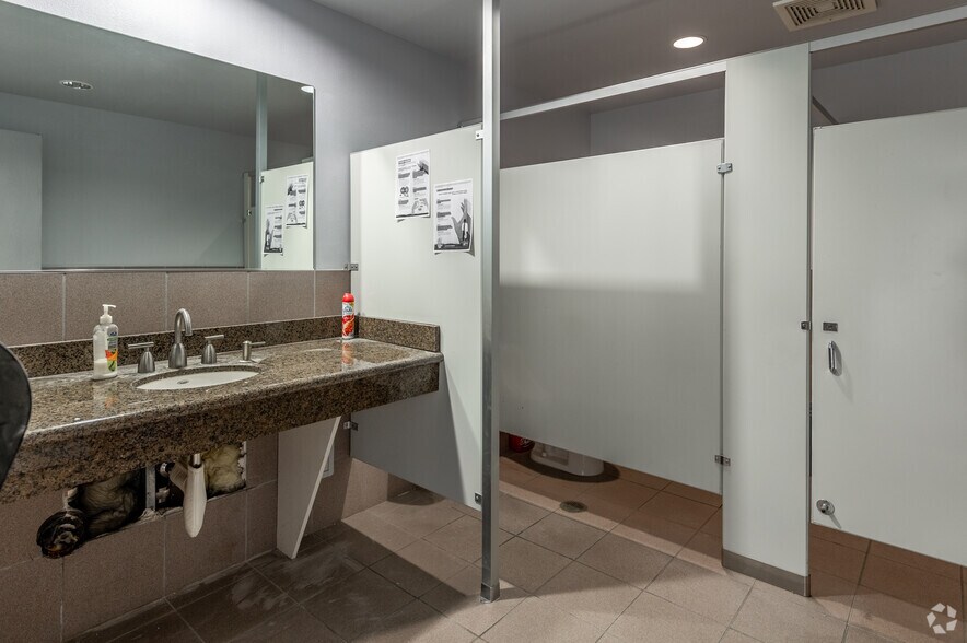 More Photos Of 2020 N Broadway, Santa Ana Office For Sale