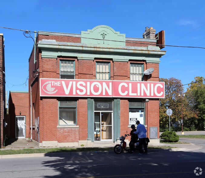 Primary Photo Of 255 Church St, St Catharines Storefront Retail Residential For Sale