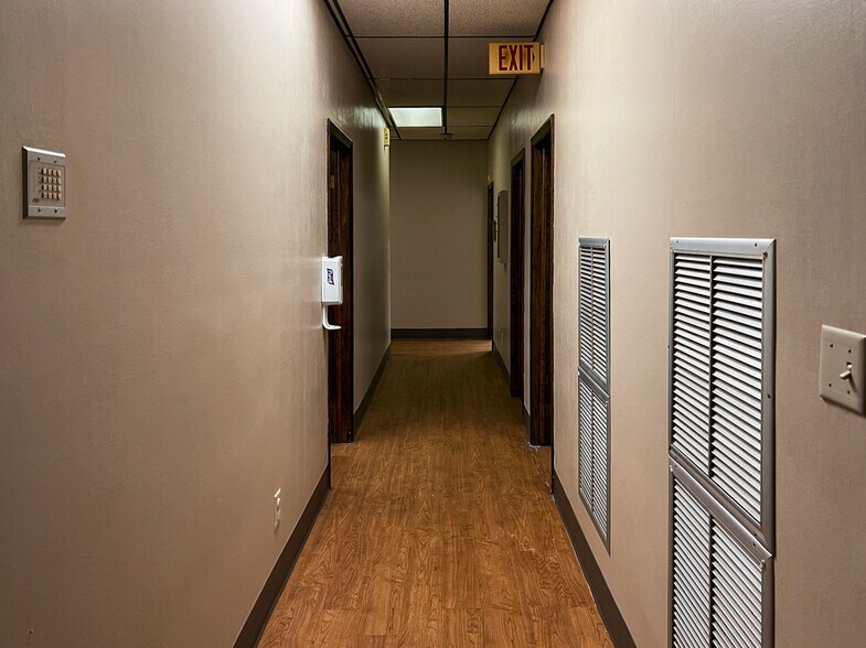 More Photos Of 119 W Lowman St, Mullins Medical For Sale