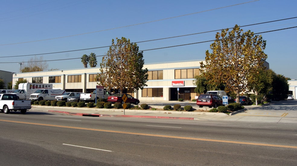More Photos Of 16735-16745 Saticoy St, Van Nuys Service For Lease